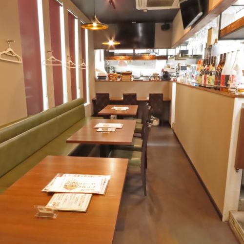 <p>【貸切は最大24名様まで対応可能◎】当店では、最大24名様までの貸切に対応可能です。プライベート感溢れる空間で、会社やご友人など大人数でのお集まりに最適です。人数に応じたお料理やドリンクをご用意し、皆様にご満足いただける時間を提供いたします。お気軽にお問い合わせください。</p>