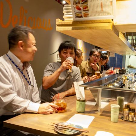 A fun counter seat where you can see the food being cooked in front of you ◎ It is a seat where you can sit side by side so that conversations can easily reach ☆ For those who want to talk carefully ♪