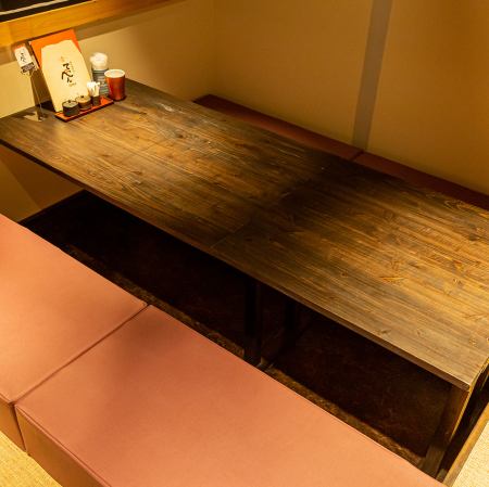 We offer moat kotatsu seats where you can stretch your legs and relax!