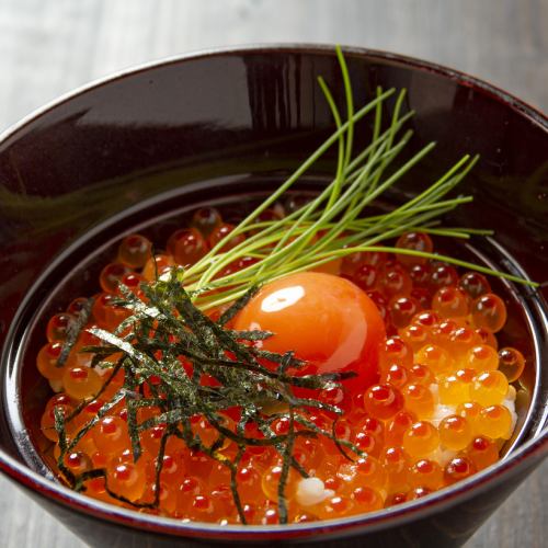 Salmon and salmon roe rice