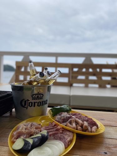手ブラでBBQ！