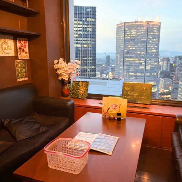 33階からの夜景を楽しめるのは梅田分校だけ！夜景が見える天空小学校で大宴会をお楽しみください♪※個室のご案内は個室数に限りが有るため当店で配席させていただきます。当日の個室が満席の場合は個室希望のご予約の場合もご希望に添えない場合がございますので予めご了承お願い致します。