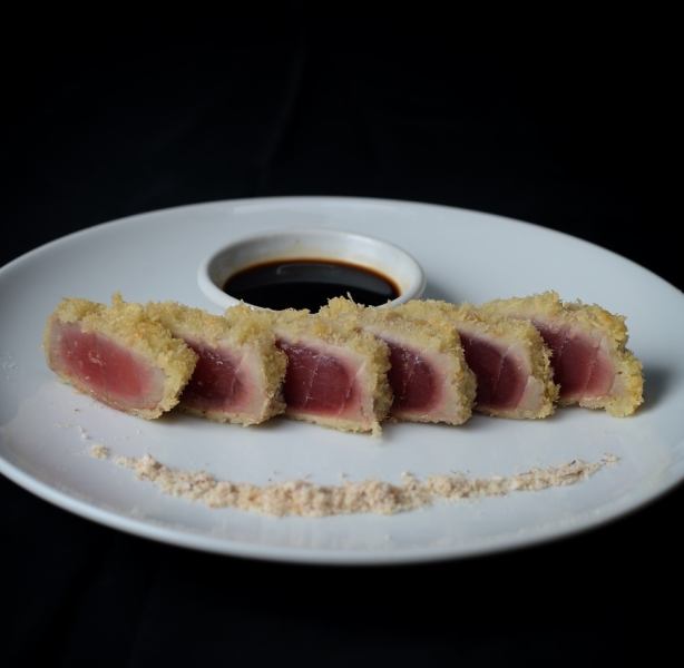 マグロを隅々まで使った料理が自慢！美らマグロレアカツ 