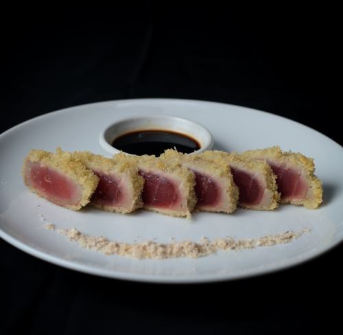 マグロを隅々まで使った料理が自慢！美らマグロレアカツ 