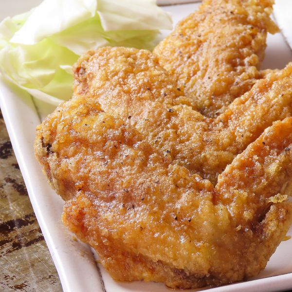 秘伝の継ぎ足し甘辛ダレと特製スパイスが病みつき！カリッとジューシーな肉厚手羽先