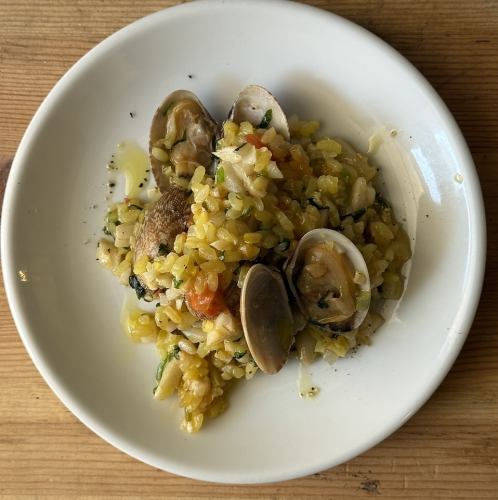 浅利と七草、鱈、サフランのリゾット