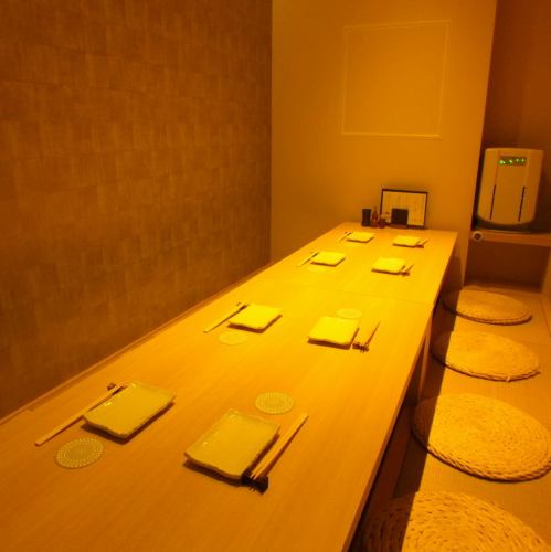 【4～8名様まで】木目調の掘りごたつ個室。ご家族での利用はもちろん気の合うご友人達との会食にも最適です。