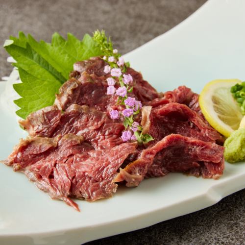 Please enjoy carefully selected fresh meat and creative Japanese cuisine.
