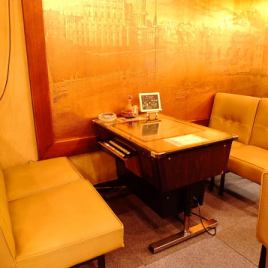 創業40年続く喫茶店・カフェ。当時そのままにレトロな雰囲気をお楽しみください。