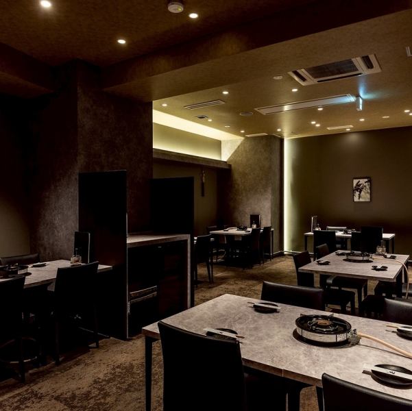 貸切OK！32名様まで対応可能です。シックで高級感溢れる店内は、落ち着いてお食事をお楽しみ頂けます。目黒駅徒歩3分の好立地にございます当店では、自慢の秘伝しゃぶしゃぶや生つくねがお楽しみ頂けます。普段の居酒屋使いはもちろん、季節問わず楽しめるお鍋を囲んでのご宴会にもオススメです。