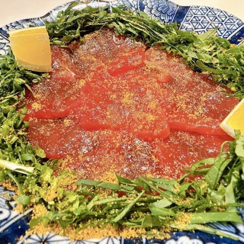 まぐろとルッコラ　カルパッチョカラスミ仕立て