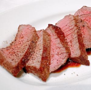 黒毛牛のおつまみ赤身ステーキ