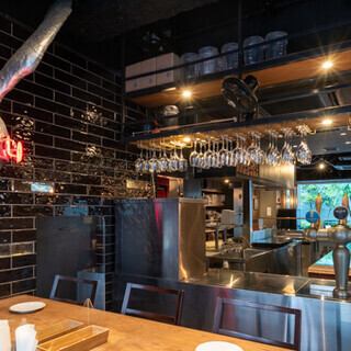 [Table seats] Special seats on a raised platform.Ideal for groups of 4 to 6 people.Enjoy a special and different experience!