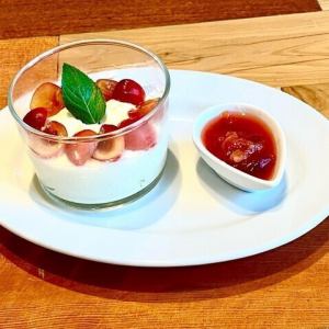 旬のフルーツパンナコッタ