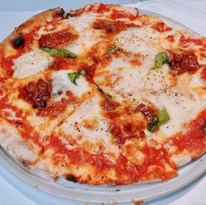 和牛ラグーとスモークチーズpizza