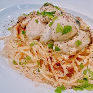 牡蠣とポルチーニクリームソースパスタ