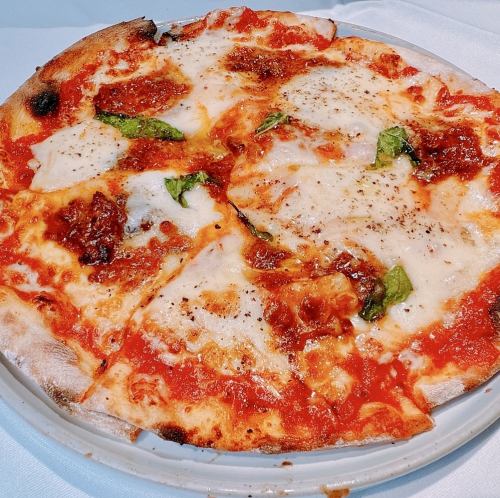 大人気！！大人気すぎ！和牛ラグーとスモークチーズピザ