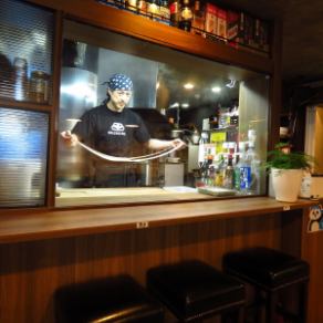 A counter seat where you can see the craftsmen making gyoza in the kitchen.