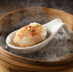 Garlic-flavored steamed scallops