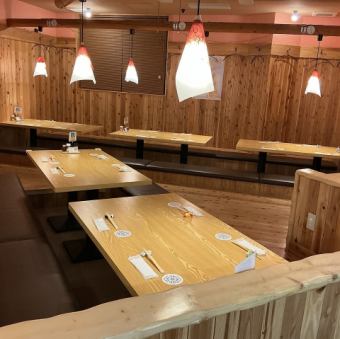 【テーブル席：4名×5席】