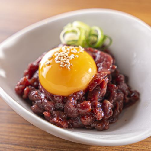 ≪桜ユッケ税込 748円≫ 新鮮な旨味が広がる逸品！