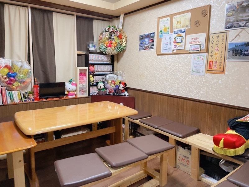 [Seat for 6 people x 1, Seat for 5 people x 1, Seat for 4 people x 1] Table seats can accommodate up to 10 people! Visiting in groups such as families or local friends. Our recommended table seats are widely spaced, so you can forget about time and enjoy your meal in a relaxed manner!