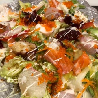 当店名物！海鮮たっぷりサラダ