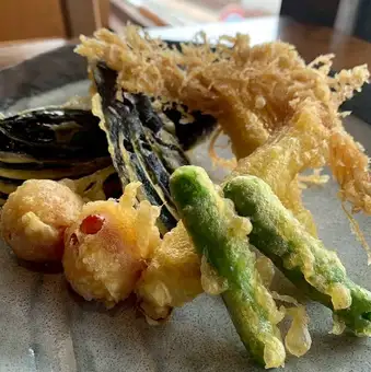 旬菜天ぷら盛り合わせ（ヤングコーン・ししとう・トマト・なす）