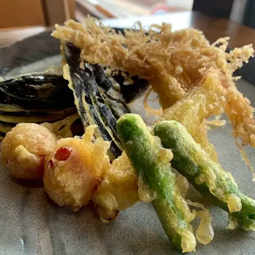 旬菜天ぷら盛り合わせ（ヤングコーン・ししとう・トマト・なす）
