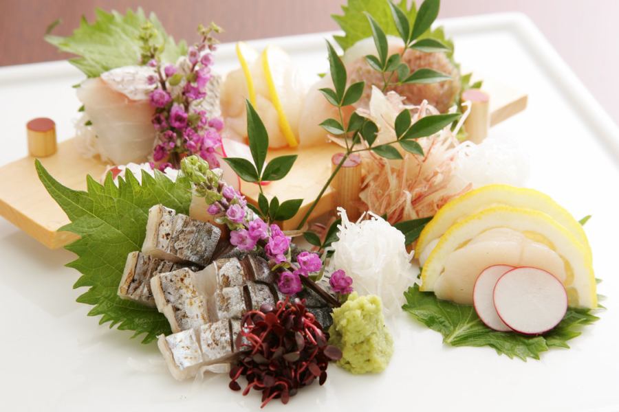 Assorted sashimi