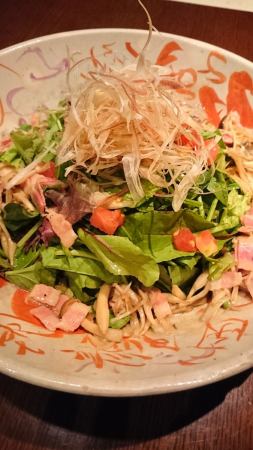 Plenty of bacon salad with burnt soy sauce dressing