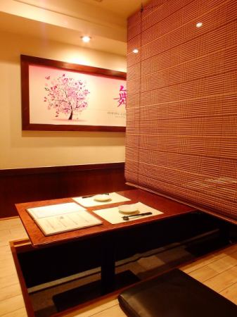 It is a parlor with a digging otatsu.It is a picture when using 2 to 4 people.
