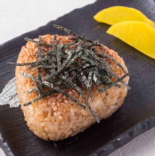 Grilled rice balls / rice balls (salmon, plum, kelp, mentaiko)