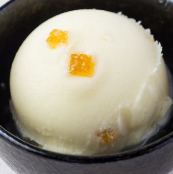 Vanilla ice cream / matcha ice cream / yuzu sorbet each