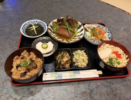 やーにんじゅ御膳コース◎2000円(税込)※島唄ライブご希望の場合は事前に店舗までご連絡ください