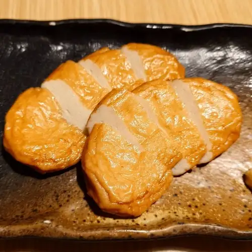 つまみと地酒を取り揃え!