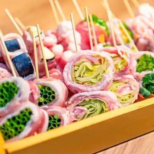 【炭火の香りが食欲をそそる野菜巻き串◆迷ったら盛り合わせがお得!日替わりの自信作