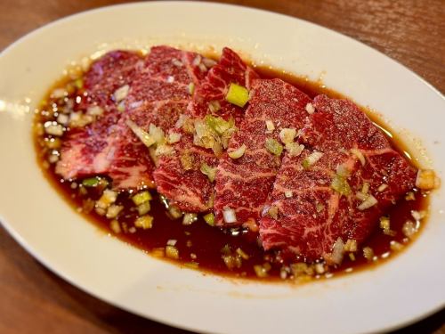 円蔵特製タレに絡めた大人気ハラミ