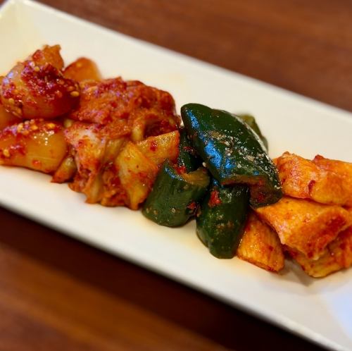 八方美人の特製キムチ盛り