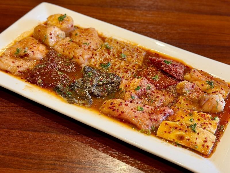 円蔵名物・新鮮ホルモン盛り合わせ。旨さ凝縮の逸品 1078円(税込)