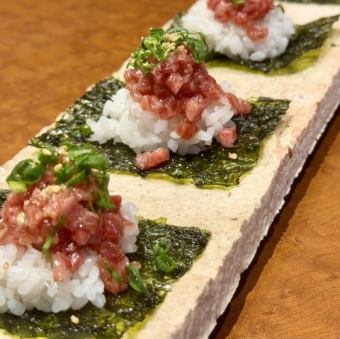 黒毛和牛ネギトロ手巻き(4貫)