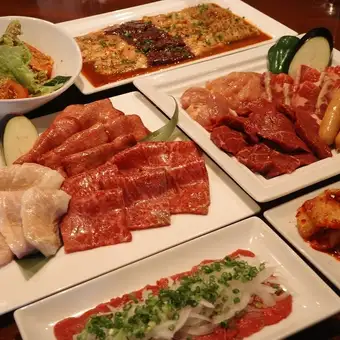 新鮮ホルモンとお肉を堪能☆幹事おすすめ☆満足コース 20品/￥5500【飲み放題付き】