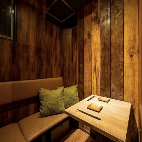 凛とした個室で2人をおもてなし。粋な時間をお過ごしください...