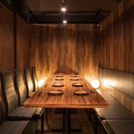 【2~50名様】ご案内可能なテーブル席もご用意ございます!各種ご宴会使いは勿論、お仕事終わりや普段使い、デートに女子会等幅広いシーンでお使いいただけます◎※お席の写真はイメージになります。