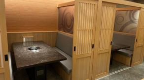 Private tables are available.(3 rooms/for 3-6 people/with doors and walls)