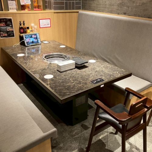 Conveniently located directly connected to Bentencho Station! We also have chairs available for small children.These table seats are perfect for family gatherings or birthday and anniversary dinners.We offer a wide variety of all-you-can-drink banquet plans that are very popular for girls' nights out and drinking parties.Please relax and enjoy a wonderful time.