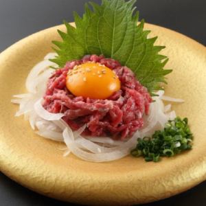 Premium Wagyu lean beef seared yukhoe style (salt or sauce)