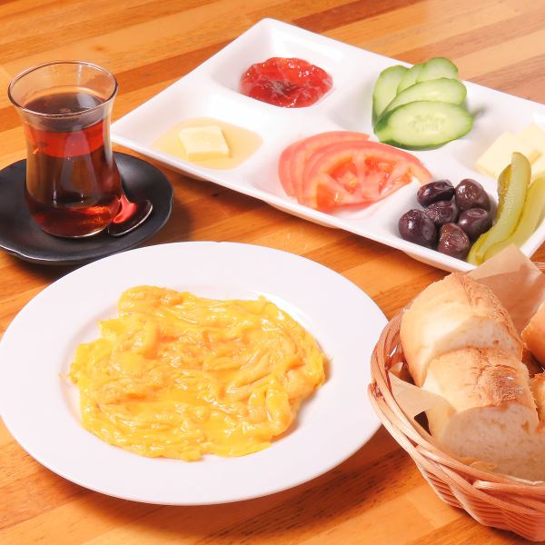 モーニングブッフェ 【◇日曜限定◇】約30種類の料理で旅行気分！心ゆくまで楽しむ豪華モーニング。