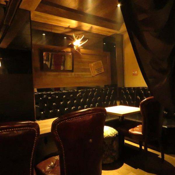 奥にはカーテンで仕切られた半個室のテーブル席が★14名様～18名様でのご利用も可能です！