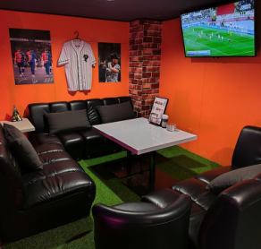 メインフロア　VIP席　まわりを気にせずゆったりくつろげます。スポーツ観戦で仲間と盛り上がりましょう！